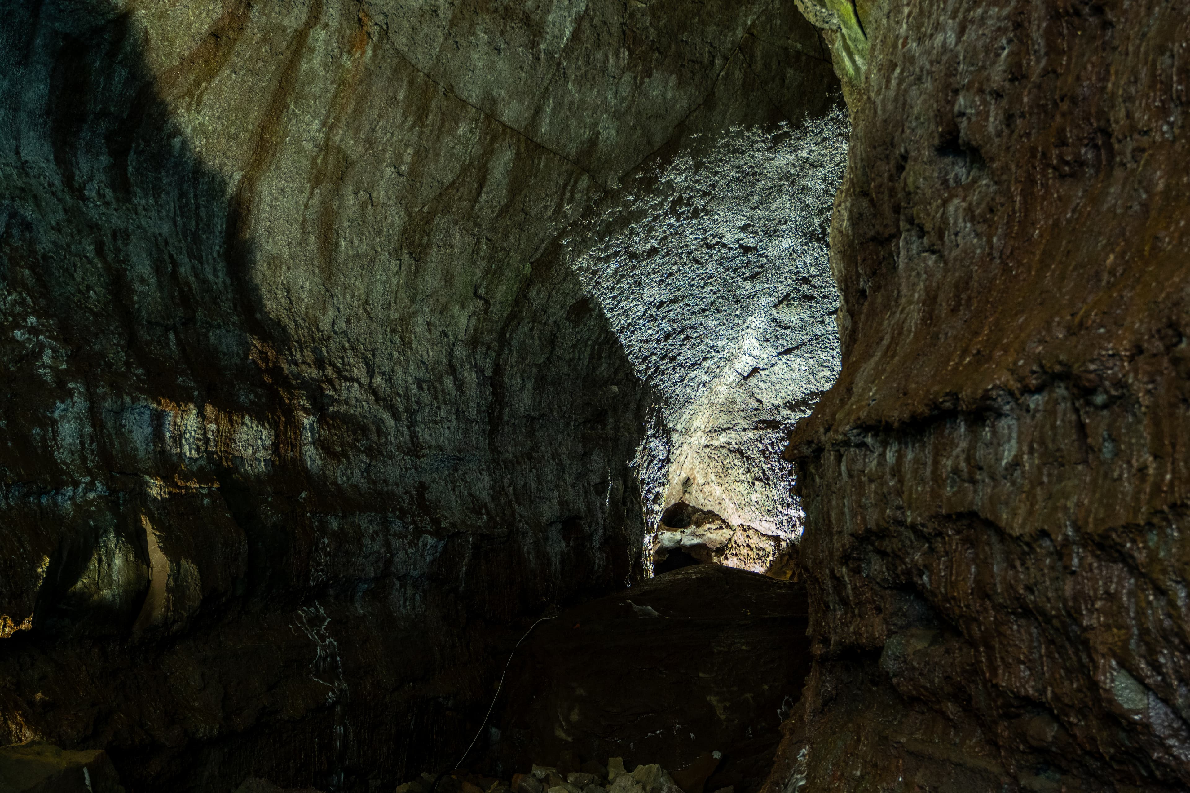 Borgarfjörður, Silver circle in SuperJeep: lava tunnel and hot spring - photo 7