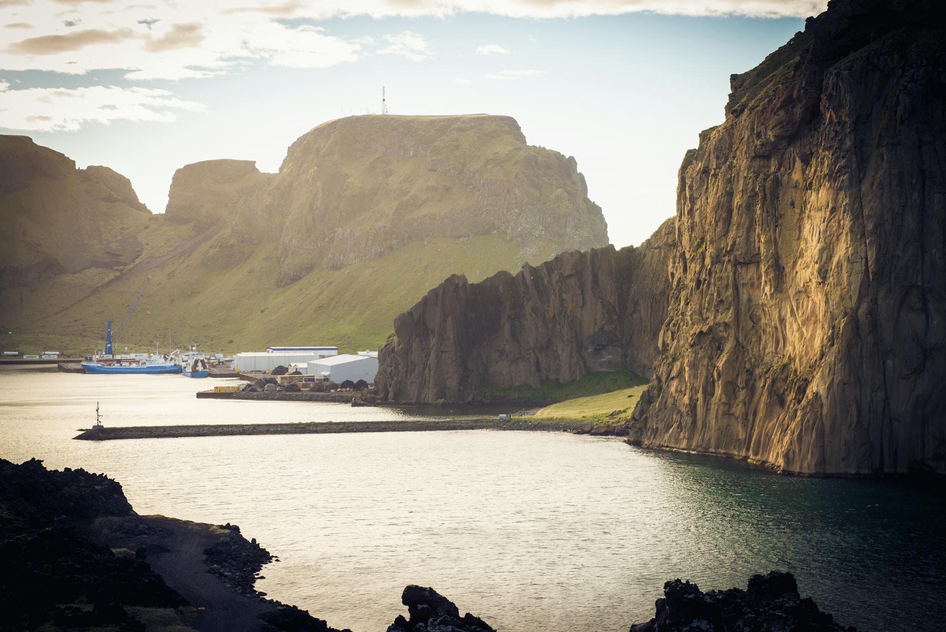 Iceland: Private Westman Islands - Volcano, Wildlife & Scenic Views - photo 5