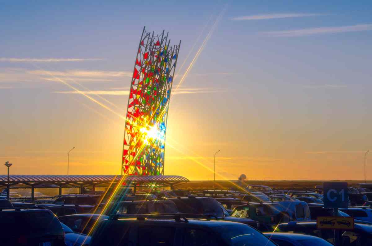 Keflavik Airport (KEF) to Reykjavik: Private Arrival Transfer by Sedan or Van