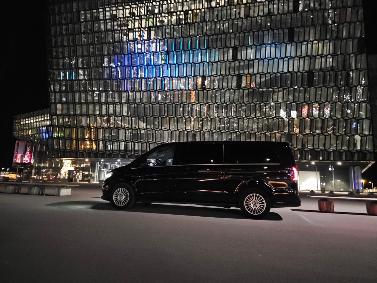 Private Transfer: Keflavik Airport → Reykjavík MPV 6 Pax (standard) - photo 5