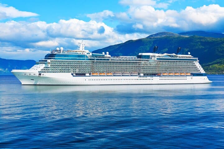 Keflavik Airport Private Transfer To/From Reykjavik cruise Ports