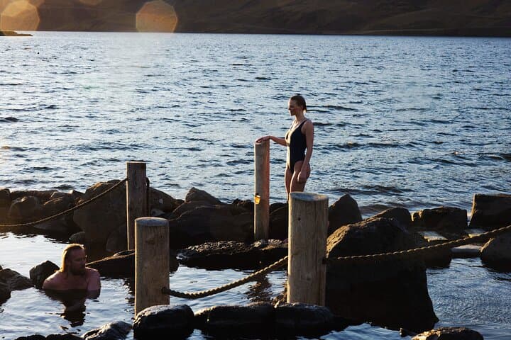 Hvammsvik Hot Springs: Private Round Trip Transfer with 2-Hour Visit