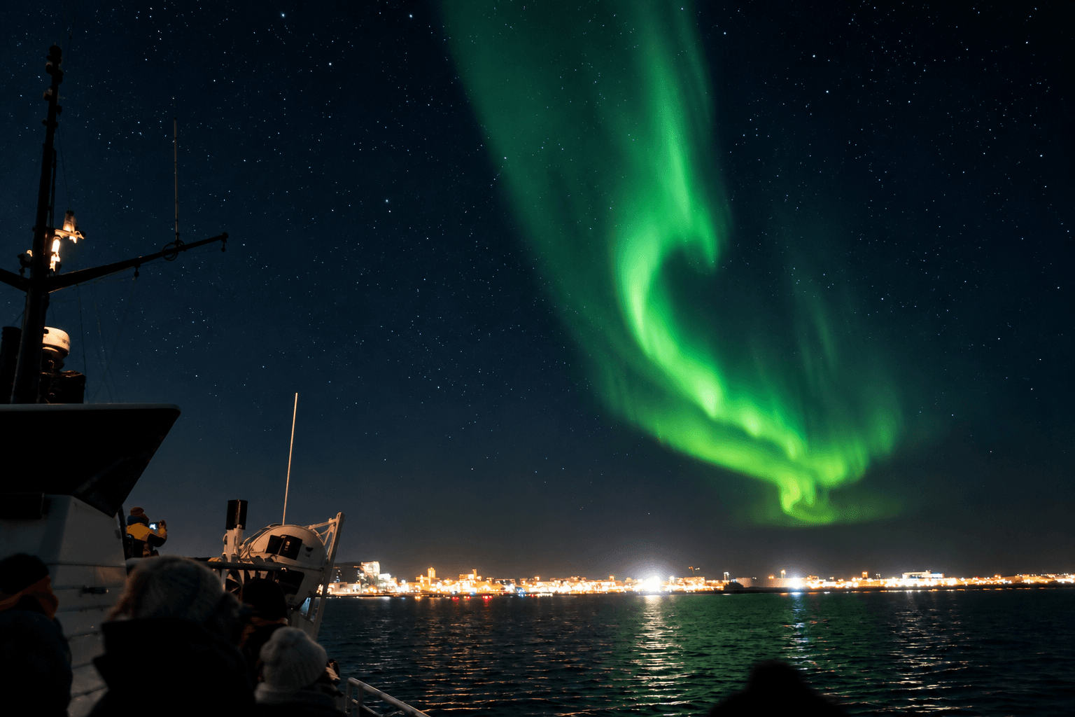 Northern Lights Cruise with Hot Chocolate and Free Retry Included - photo 3