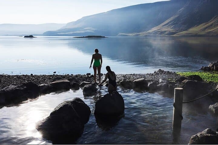 Hvammsvik Hot Springs: Private Round Transfer with Entrance Ticket