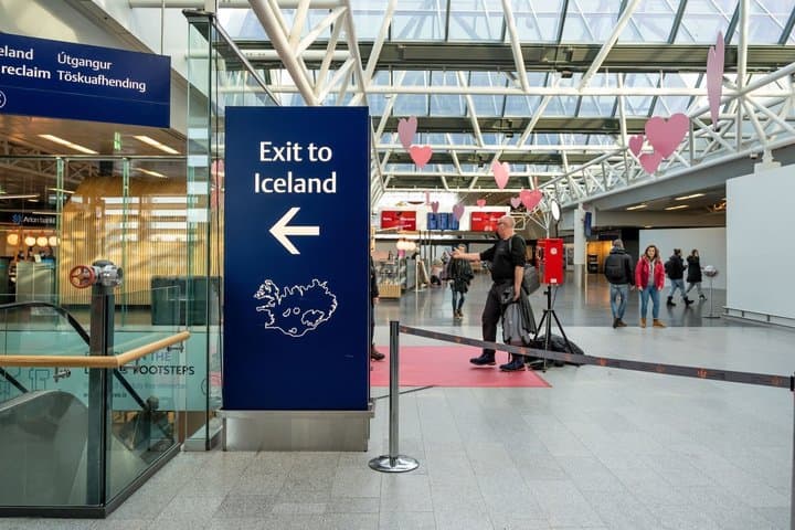 Private Transfer From Reykjavik Hotels to Keflavik Airport (KEF) - photo 2