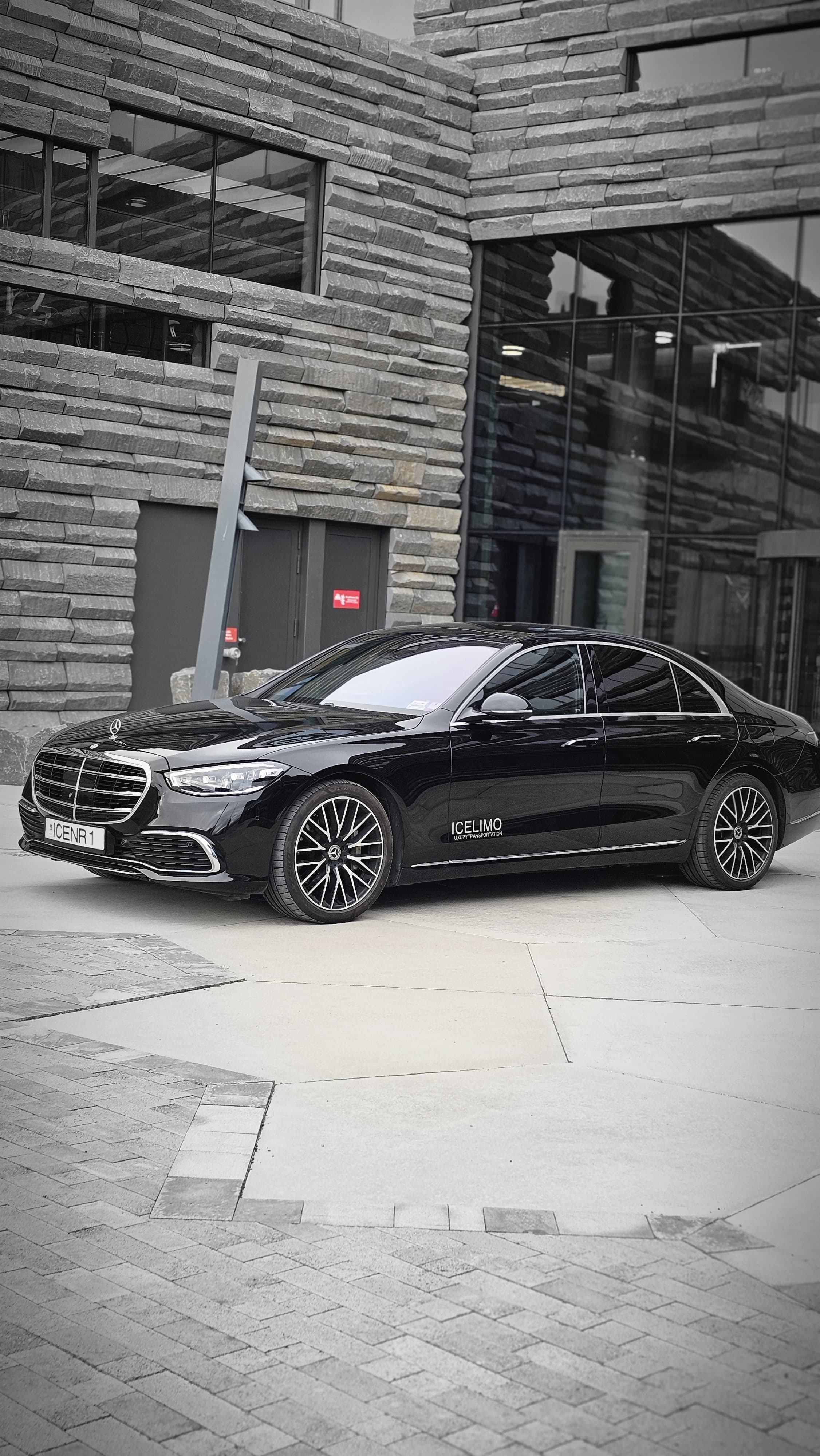 Private Transfer: Keflavik Airport → Reykjavík Mercedes S580L  VIP (2 Pax)