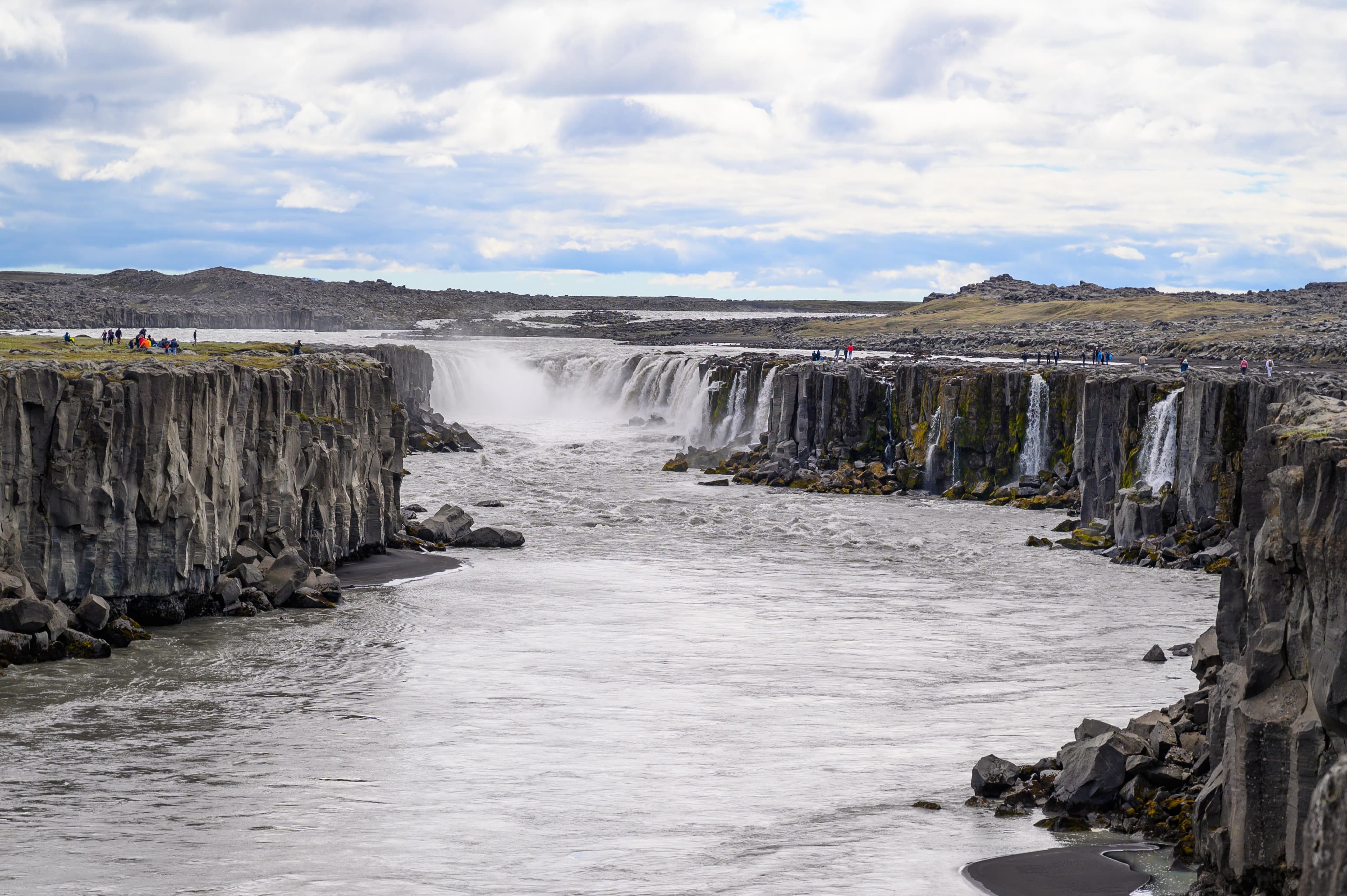 Diamond circle, waterfalls and amazing landscapes