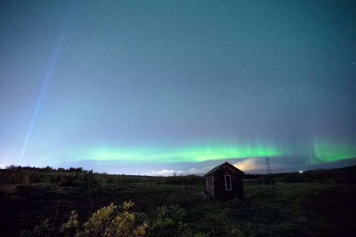 Northern Lights in Mini Bus with Local Pastries, Hot Chocolate and Photos - photo 5