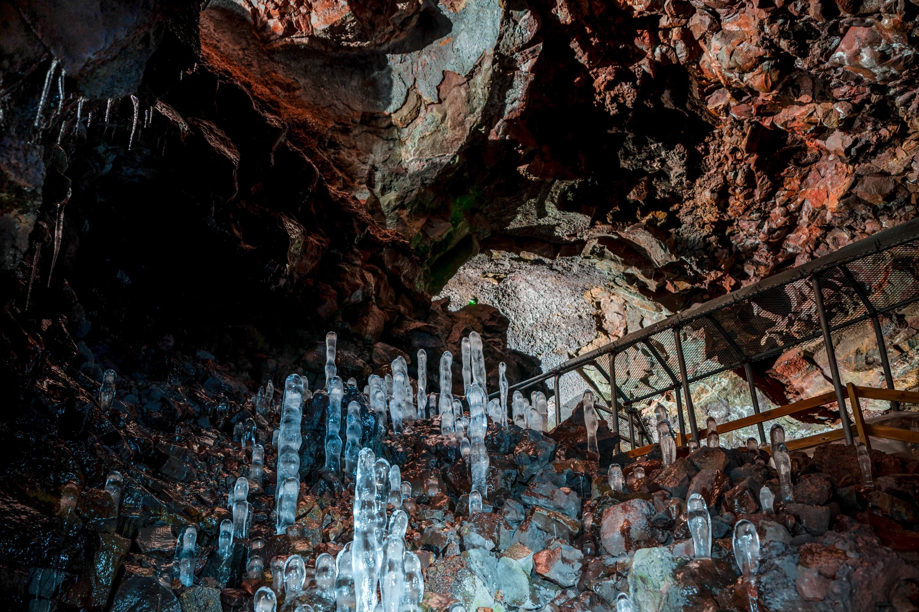 Silver Circle & Viðgelmir Lava Cave