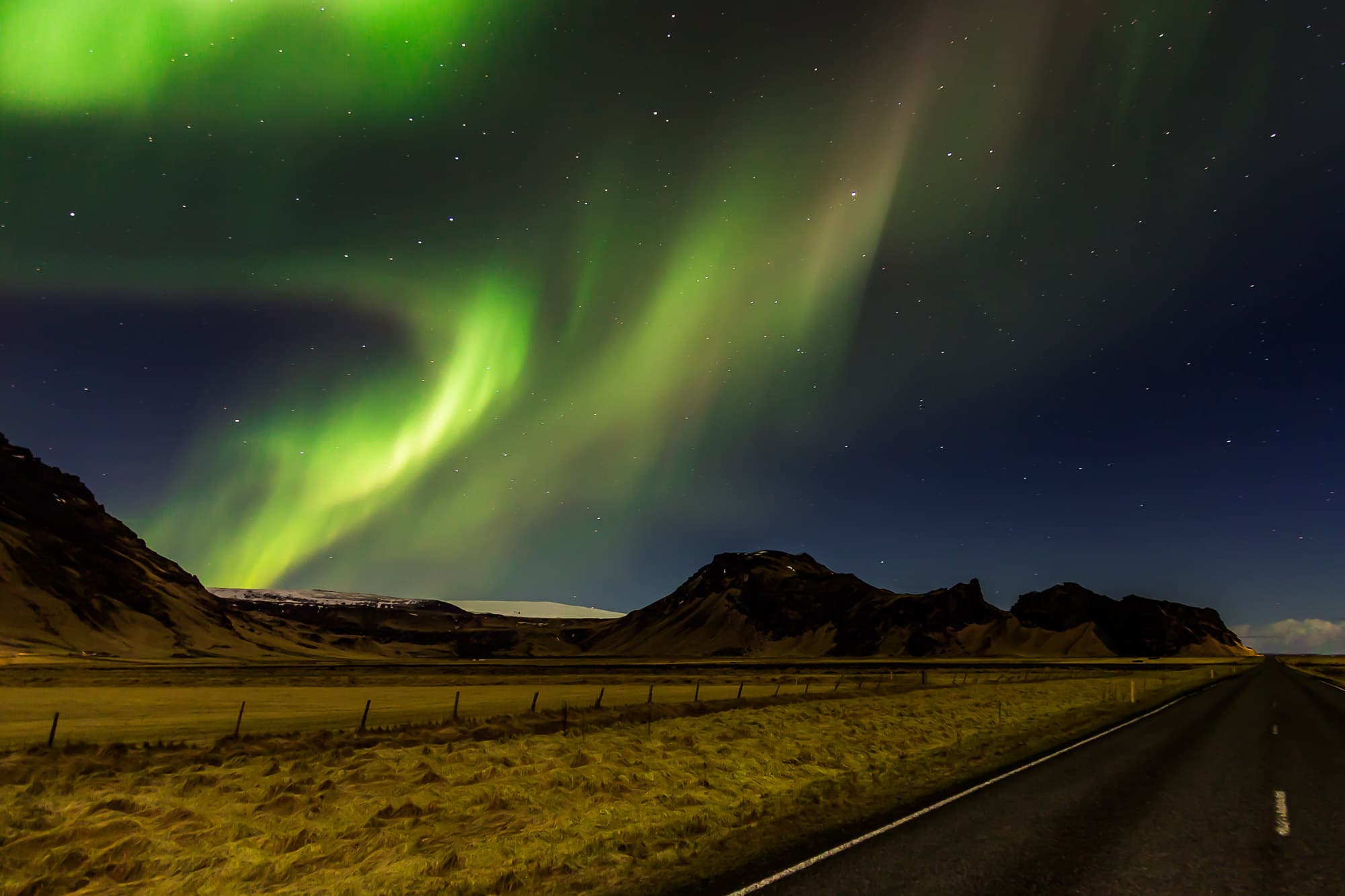 Northern Lights in Mini Bus with Local Pastries, Hot Chocolate and Photos - photo 10