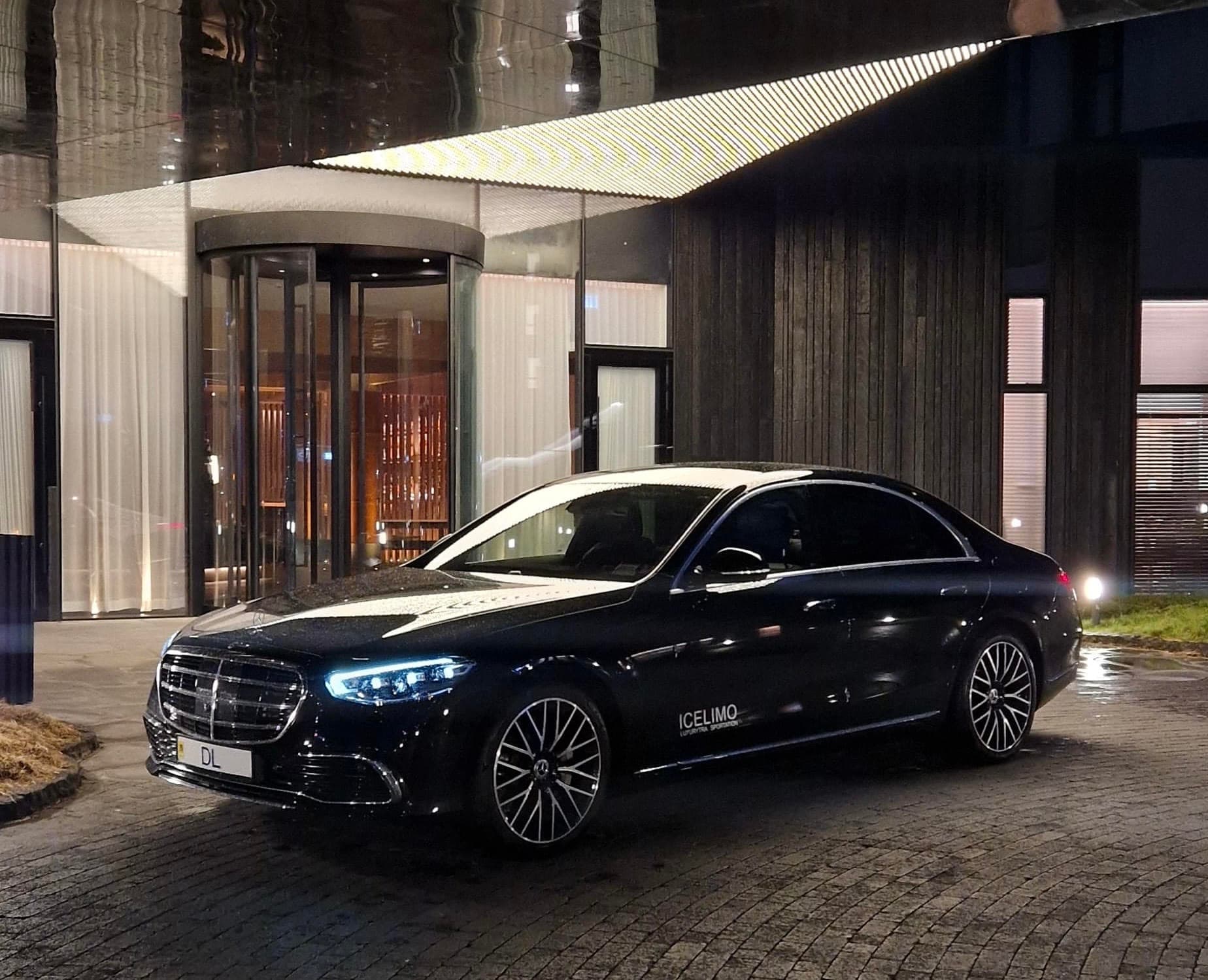 Private Transfer Keflavik Airport → Reykjavik. VIP SEDAN 2 Pax.