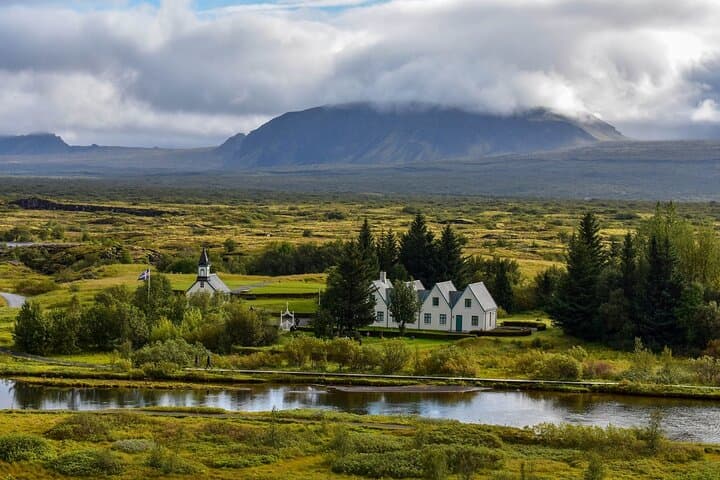 Golden Circle and Waterfalls, with Friðheimar Farm and Kerið in small group