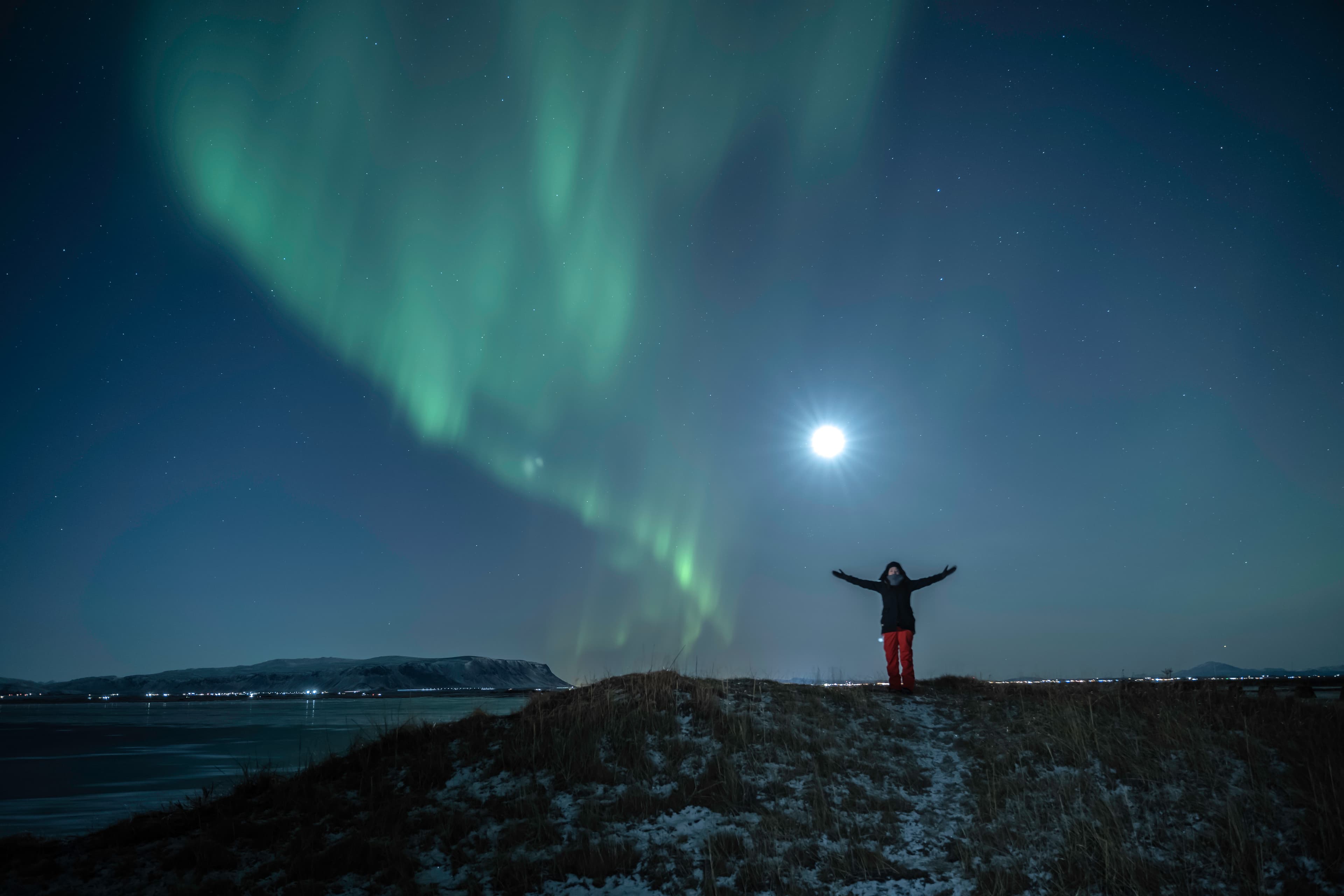 Private Northern Lights Hunt: Minivan